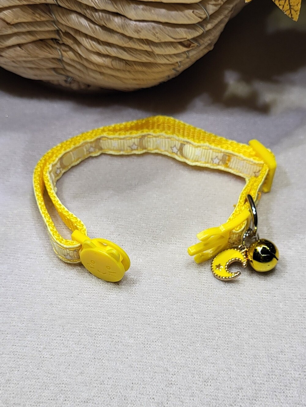 Yellow NWOT Breakaway Adult Cat Collar with Bell & Charm- 8in-12in - Picture 3 of 4